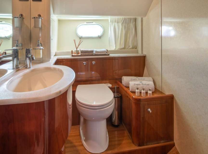 Ferretti 68