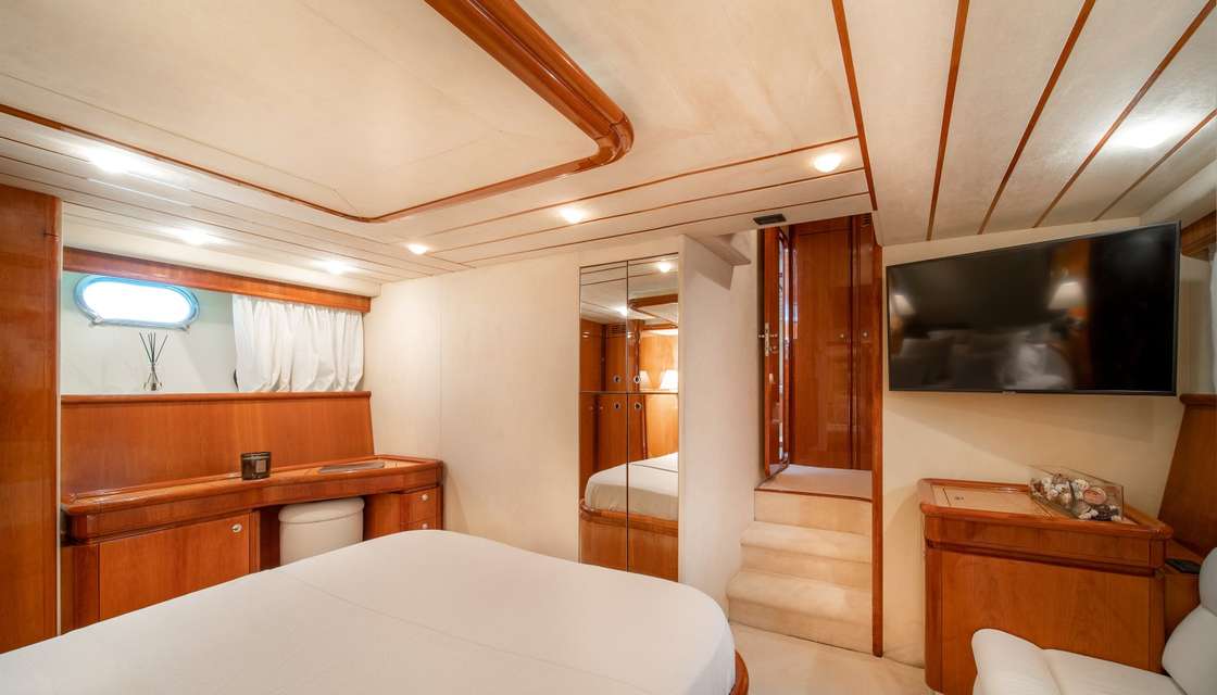 Ferretti 68
