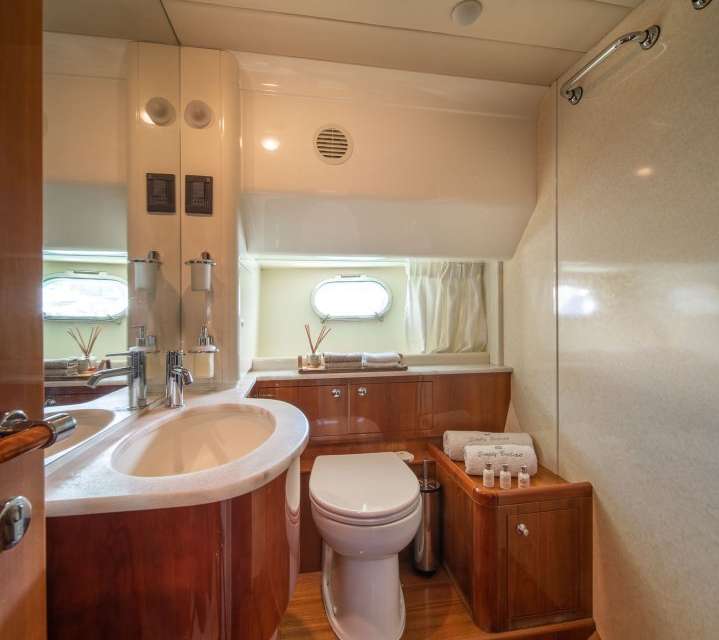Ferretti 68