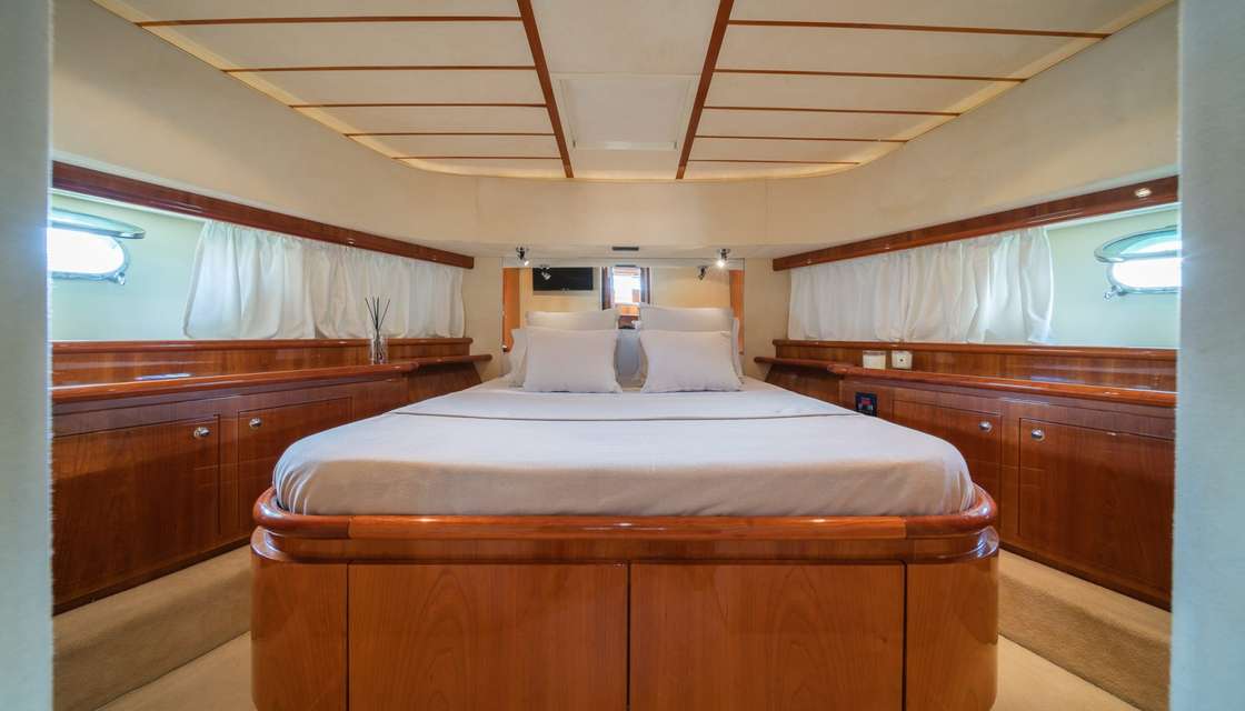 Ferretti 68