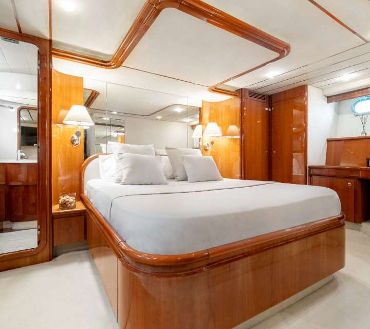 Ferretti 68