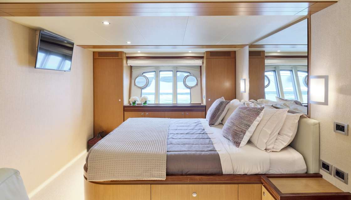 Ferretti 681