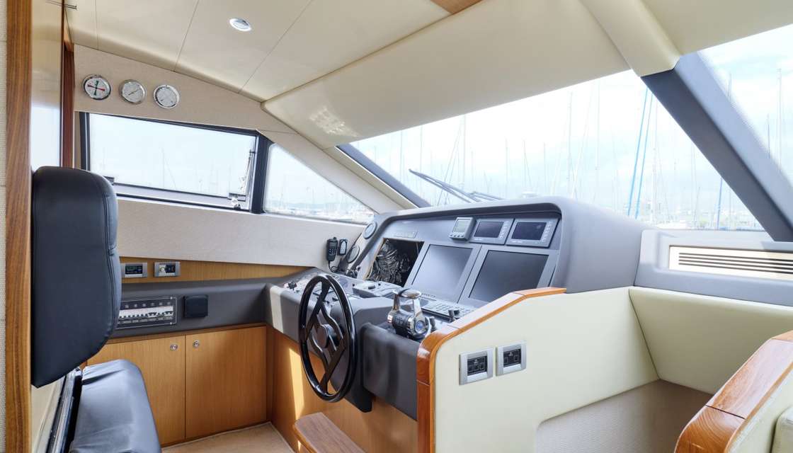 Ferretti 681