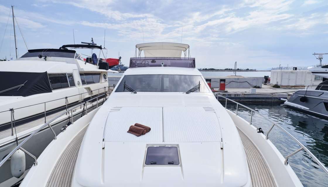 Ferretti 681
