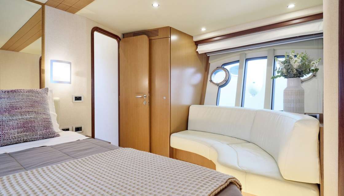 Ferretti 681