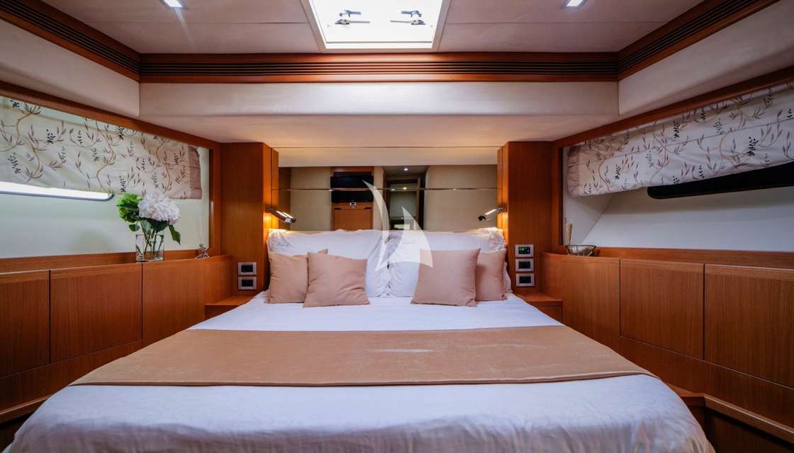 Ferretti 780