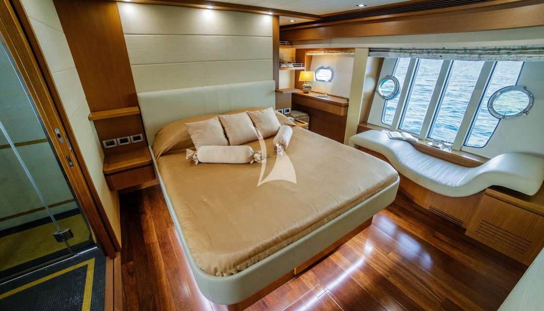 Ferretti 780