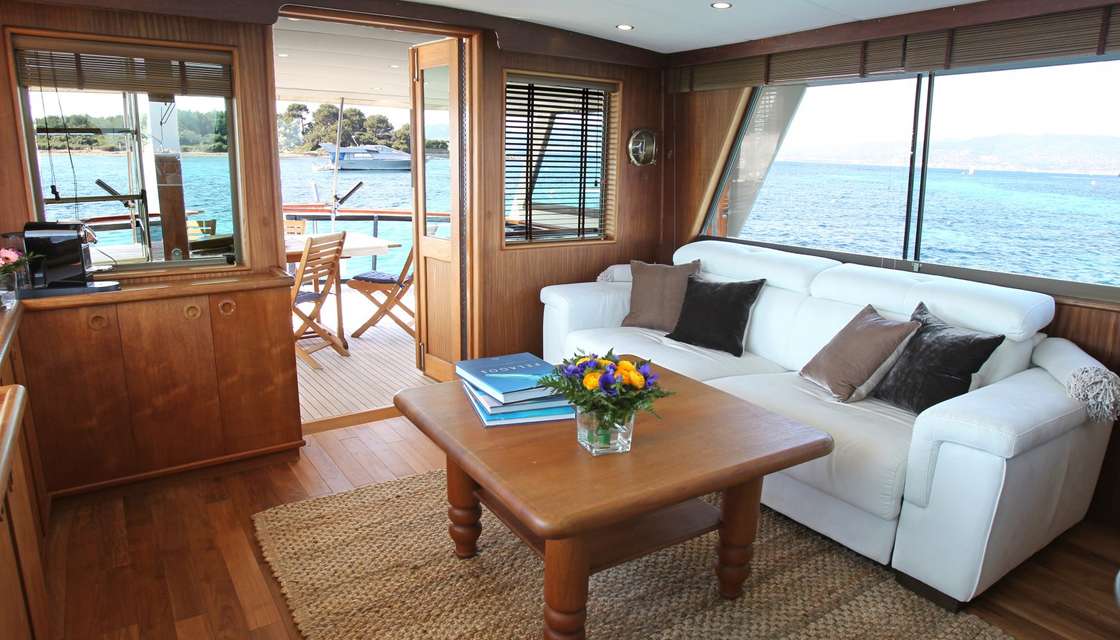 Hatteras 58