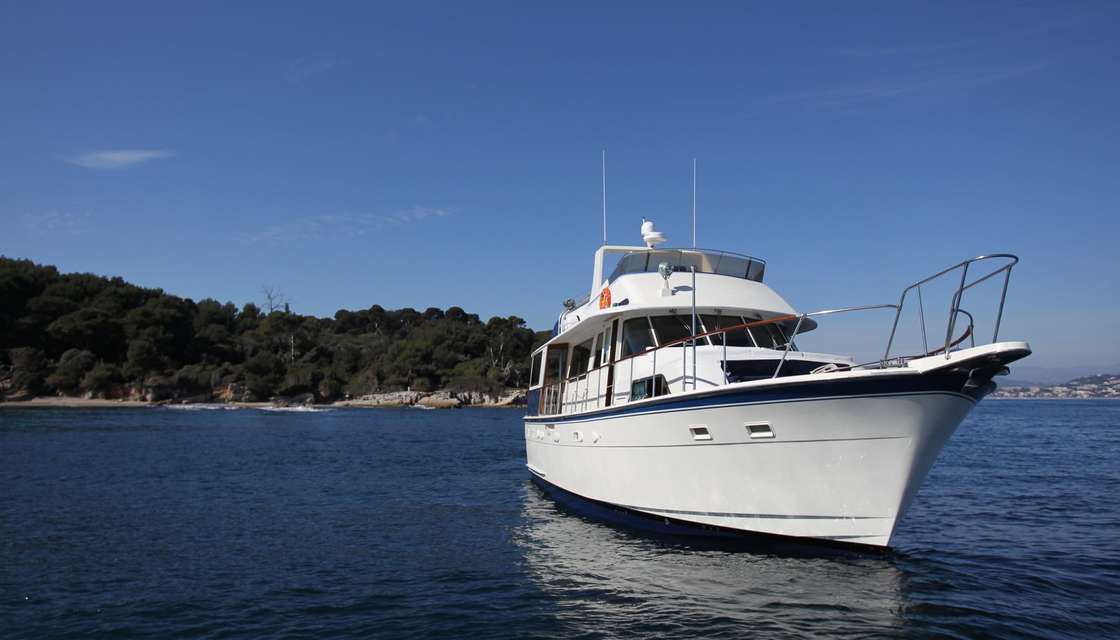 Hatteras 58