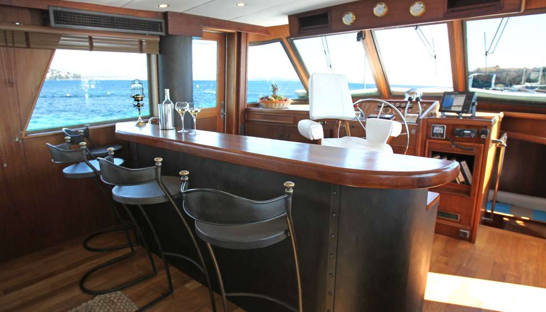 Hatteras 58