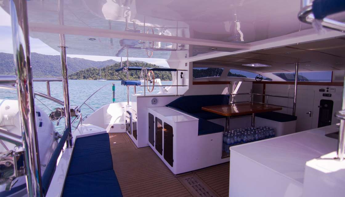 Island Spirit 380