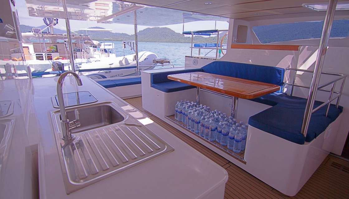 Island Spirit 380