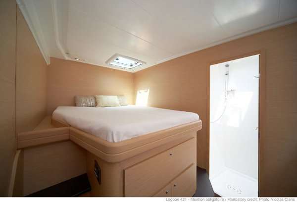 Lagoon 421