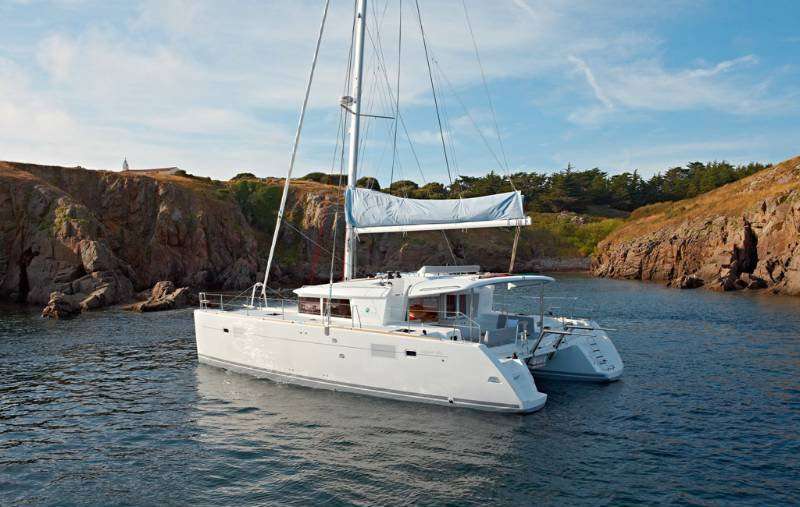 Lagoon 450 SporTop