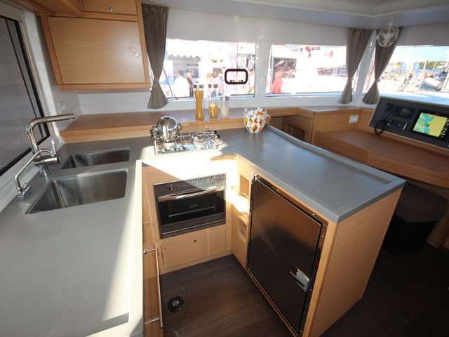 Lagoon 450 SporTop