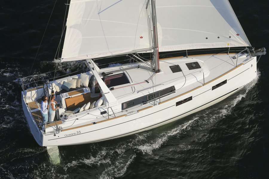 Oceanis 35