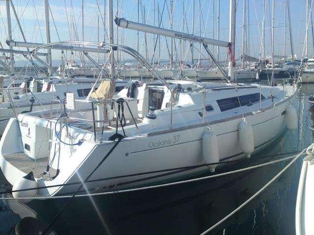 Oceanis 37