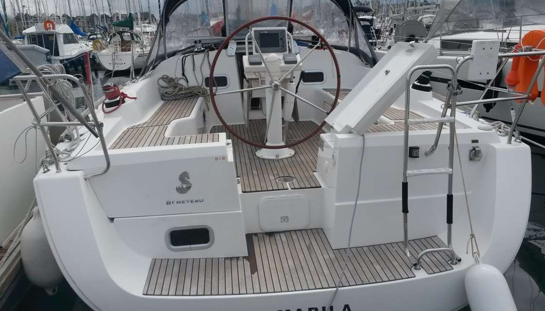Oceanis 37