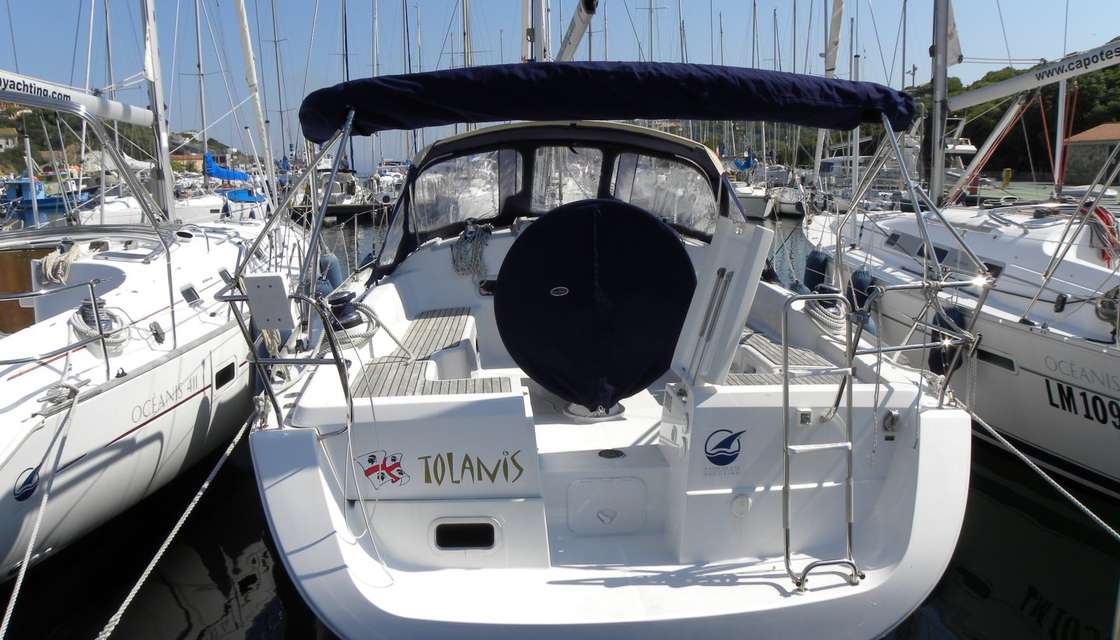 Oceanis 37