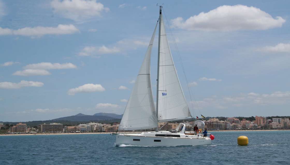Oceanis 38
