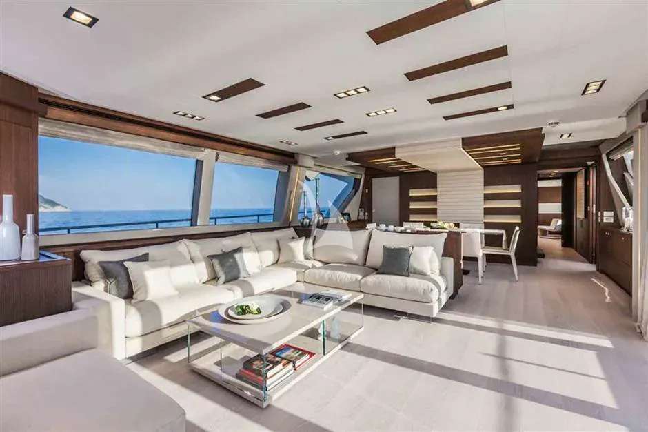 Ferretti Custom Line 100