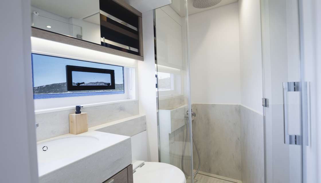 Lagoon Seventy 7