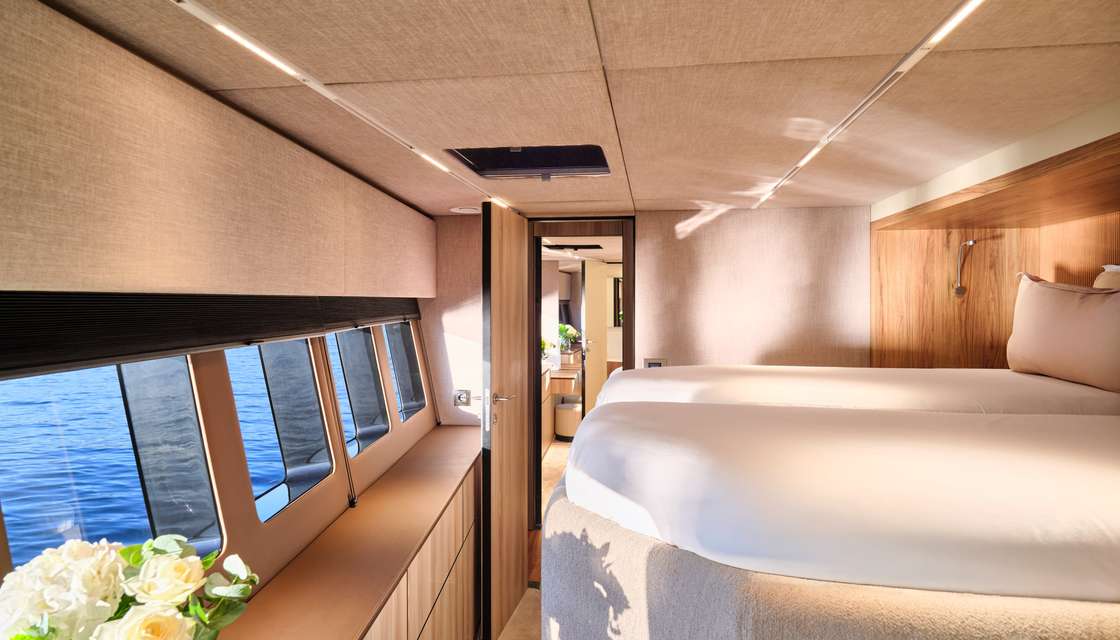 Moon Yacht 60