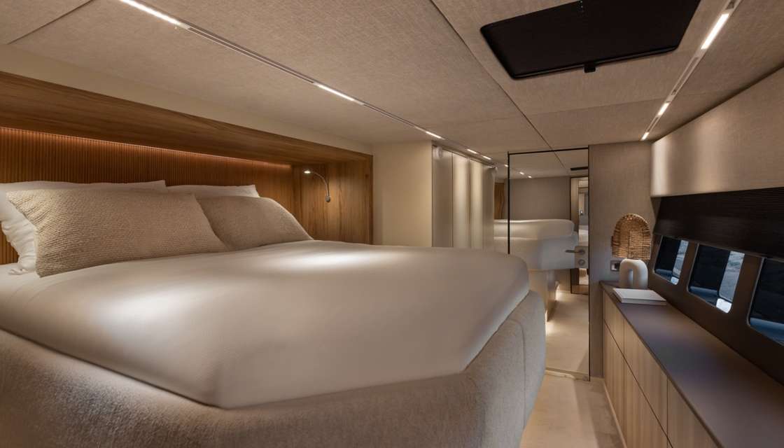 Moon Yacht 60