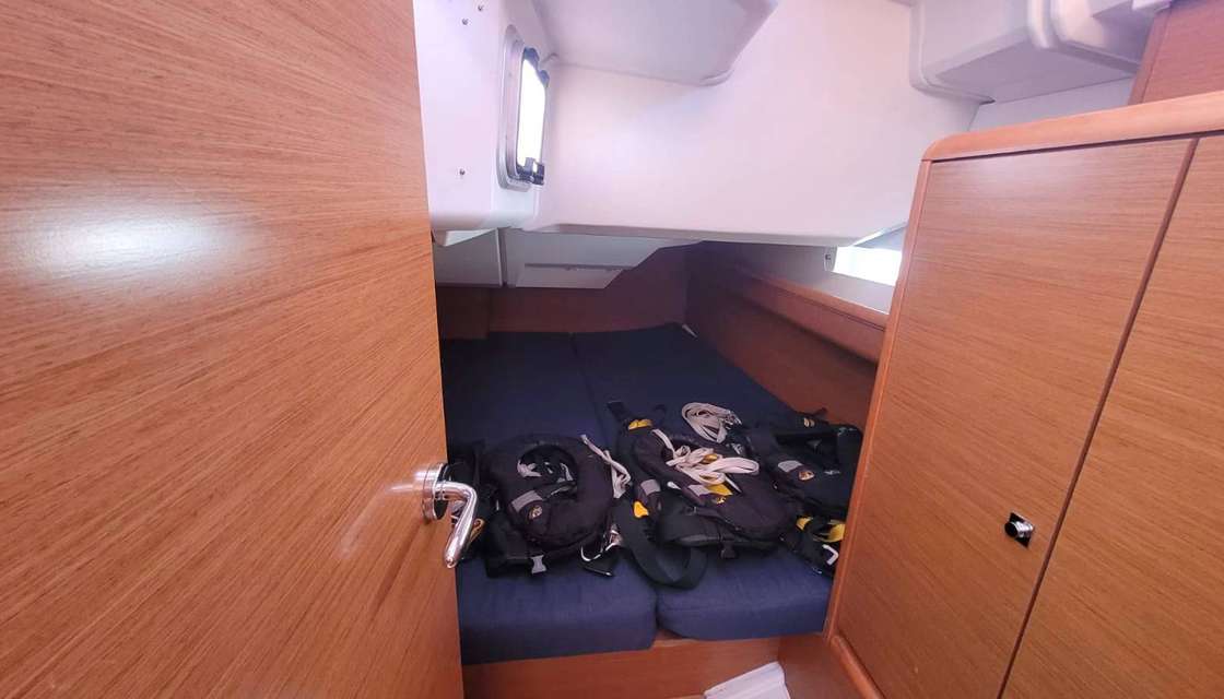 Sun Odyssey 379