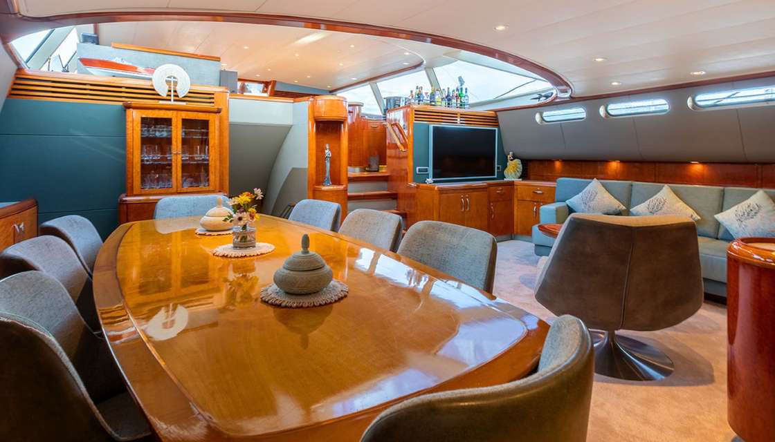 Camper & Nicholsons 121