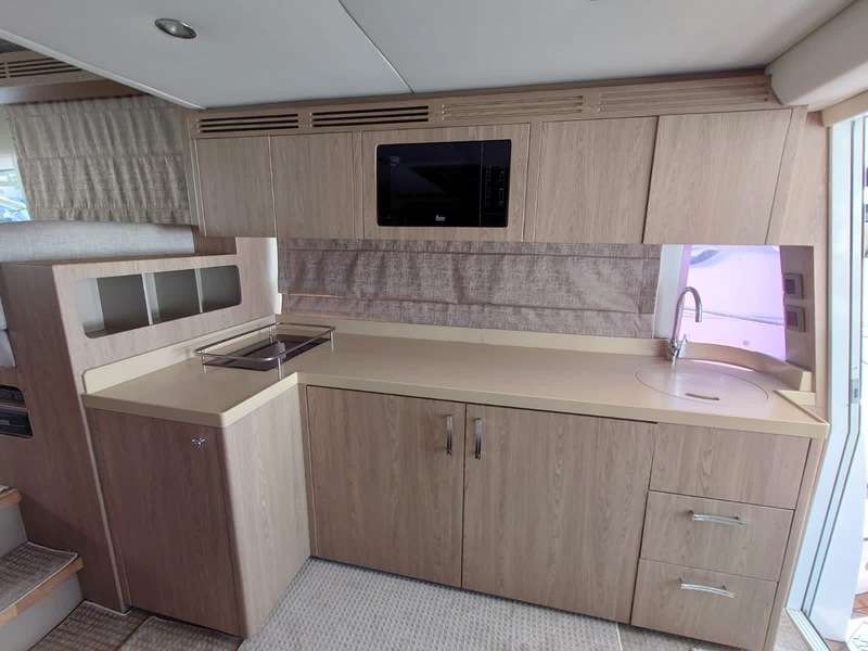 Majesty 48