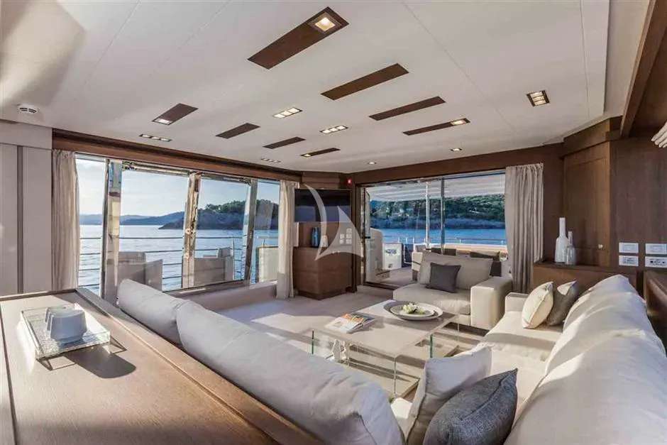 Ferretti Custom Line 100
