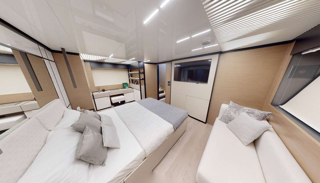 Ferretti 780