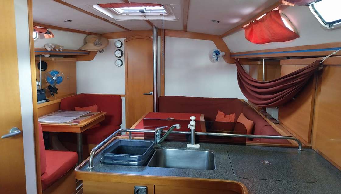 Hanse 370