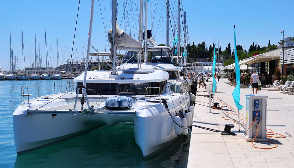Lagoon 38