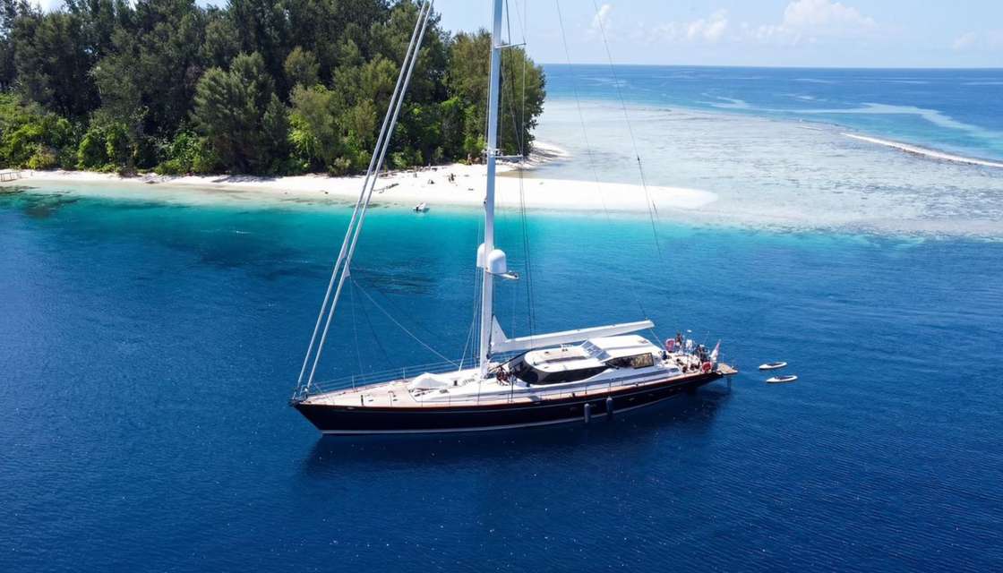 Camper & Nicholsons 121