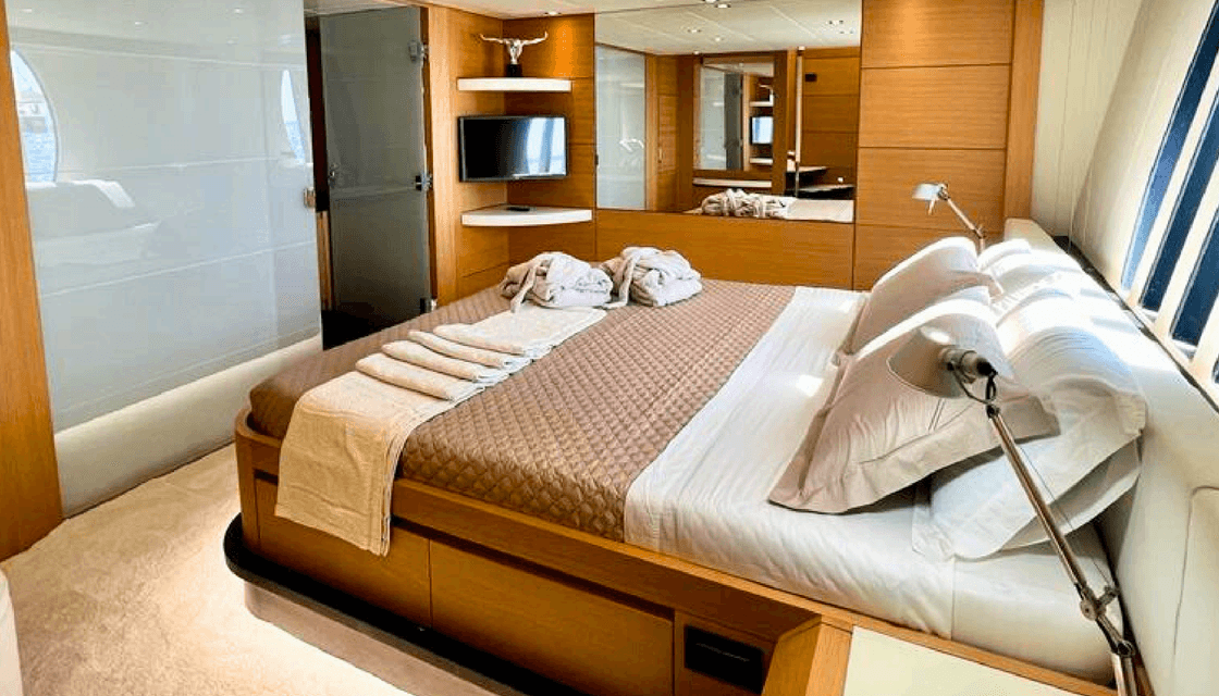 Pershing 80