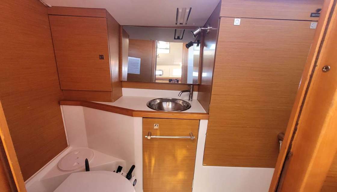 Sun Odyssey 379