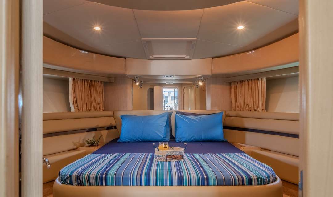 Ferretti 550