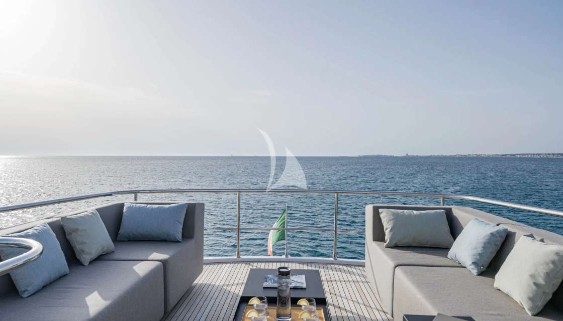 Azimut Magellano 66
