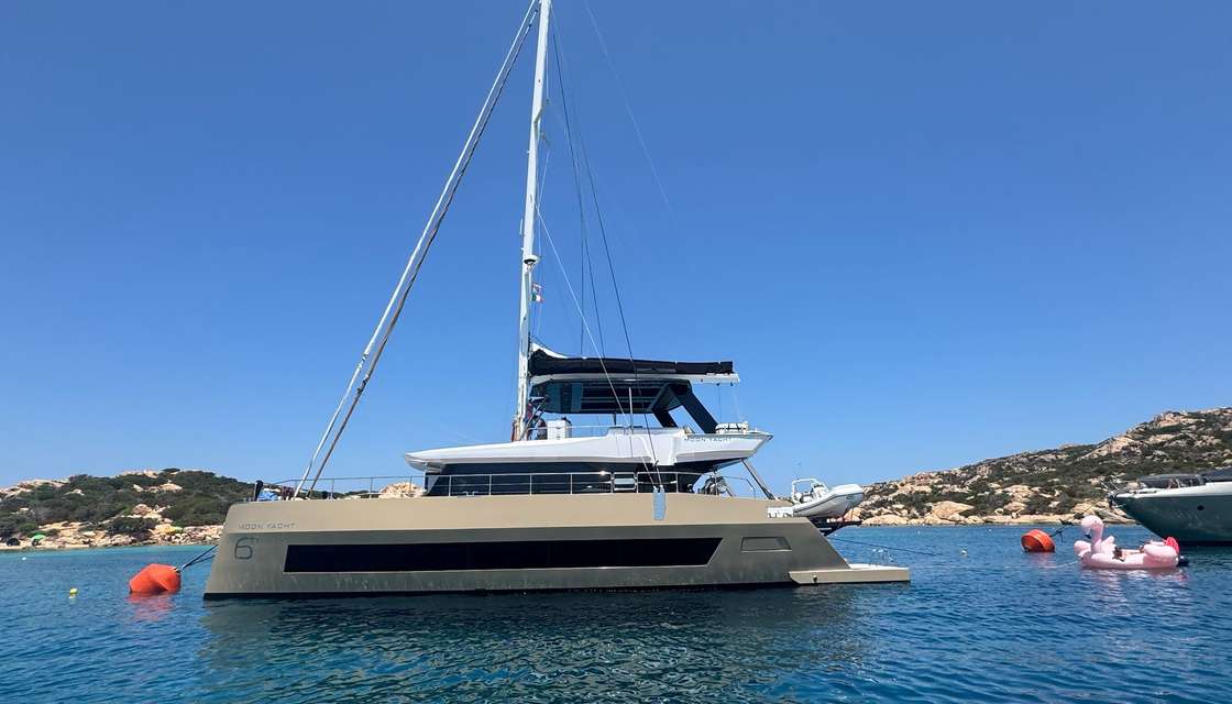 Moon Yacht 60