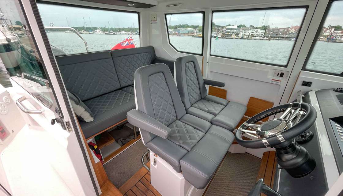 Axopar 28 Cabin
