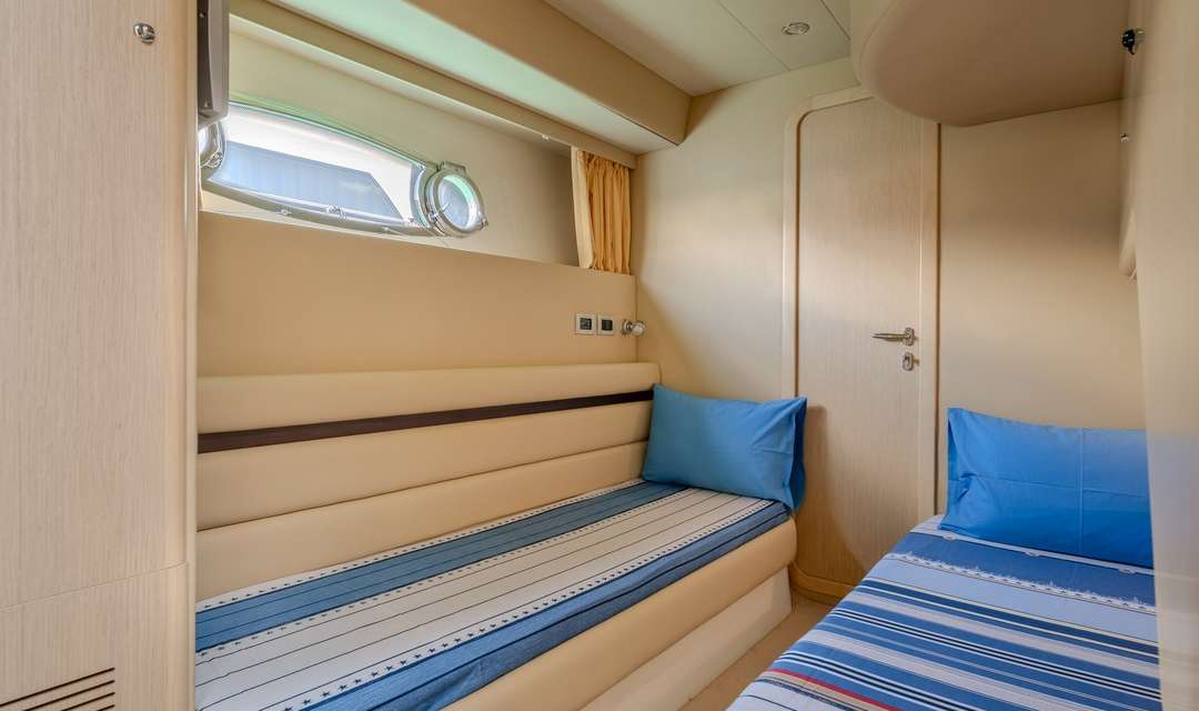 Ferretti 550