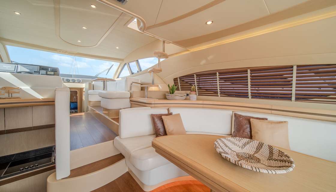 Ferretti 550