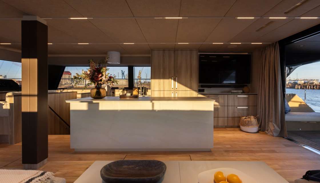 Moon Yacht 60