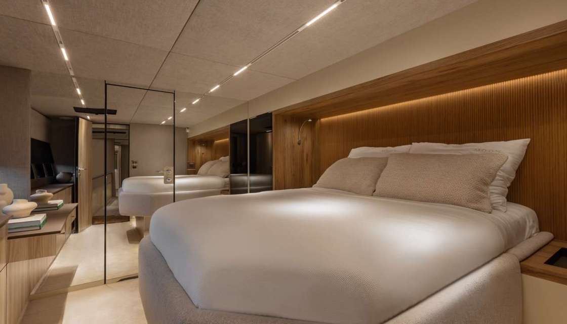 Moon Yacht 60