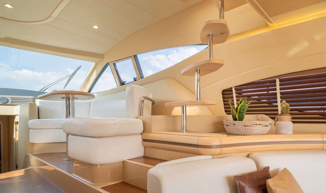 Ferretti 550