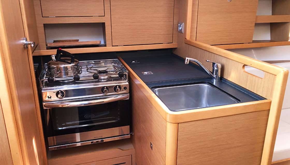 Sun Odyssey 319