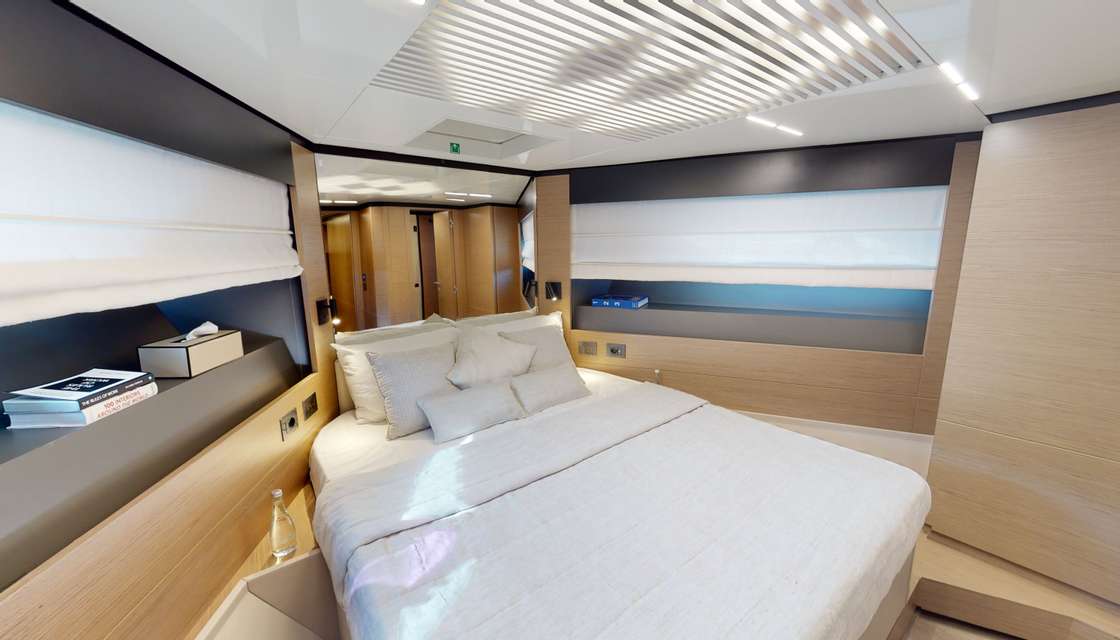 Ferretti 780