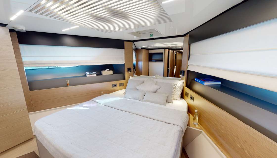 Ferretti 780